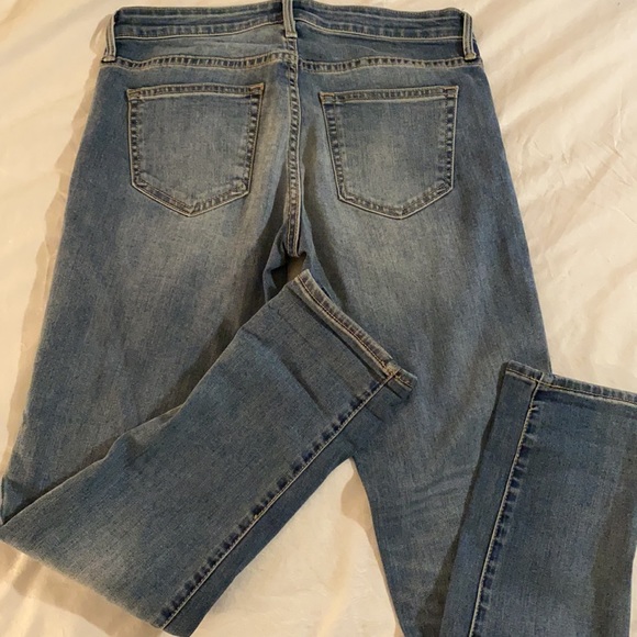 Gap Medium-Wash Girlfriend Jeans - Picture 2 of 2